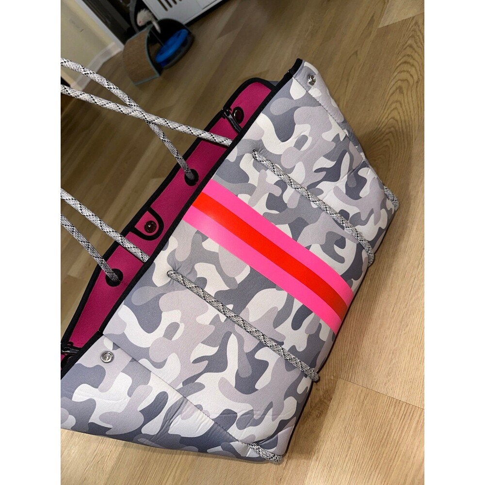 Haute shore grey and pink camo large tote - Picture 6 of 7